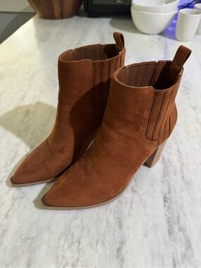Women’s suede western pointed toe pull on ankle boots brown size 7